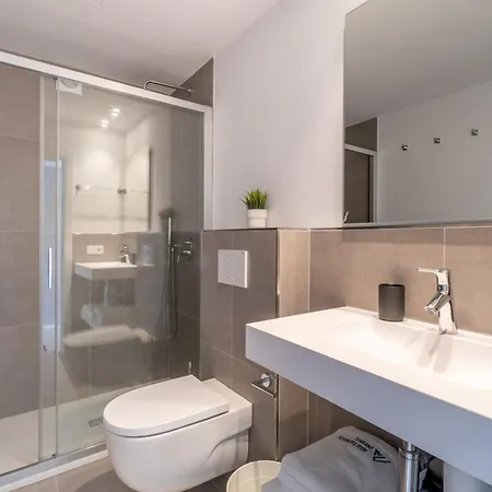 Ponent D アパート カラ・ラトハダ